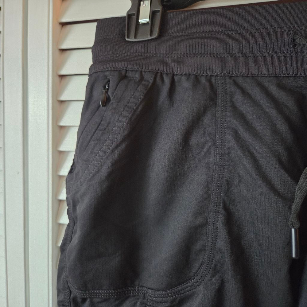 North Face Nylon cinched up soft pants - Picture 4 of 10